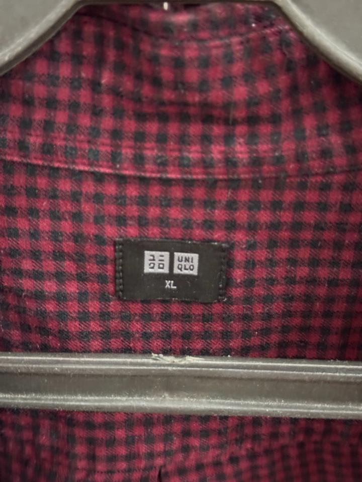 Две мужские рубашки Uniqlo