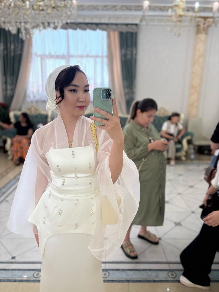 Белое платье