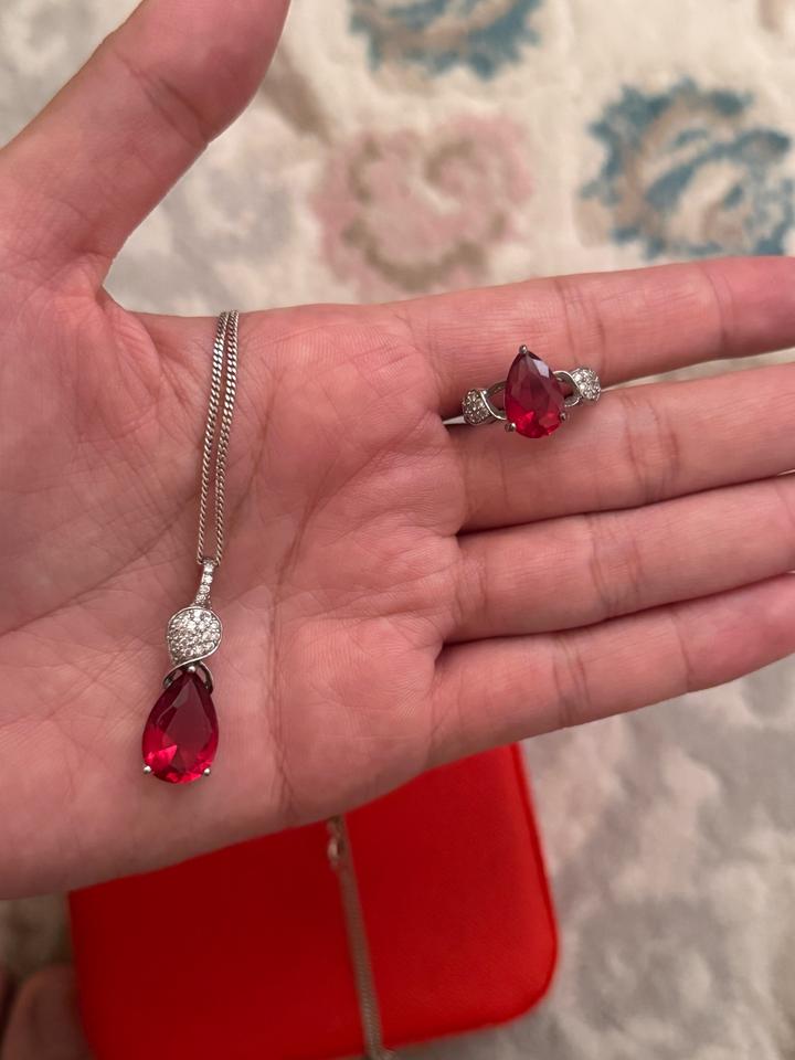 Набор из серебра с искуственным рубином и фианитами
