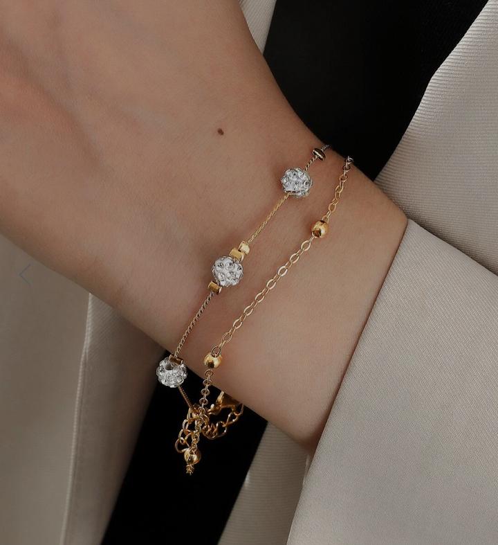 Красивый элегантный браслет из сплава со стразами