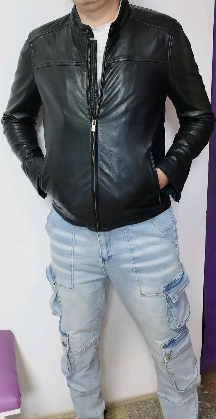 Кожаная куртка Massimo Dutti.