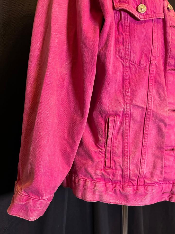 Розовая джинсовка Bershka