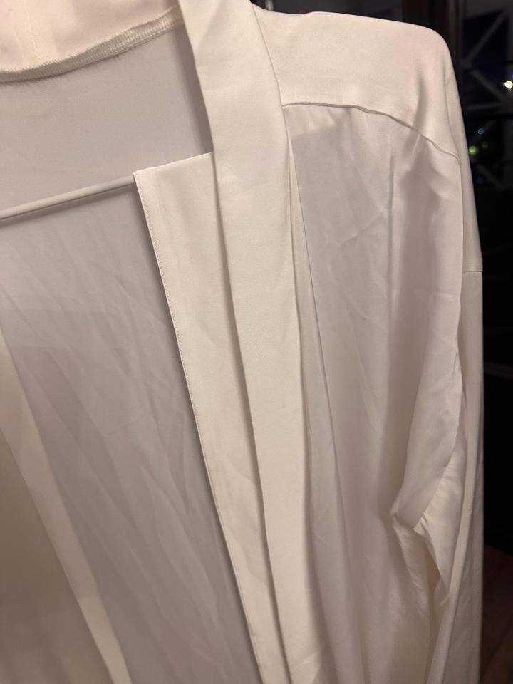 Атласный белый халат