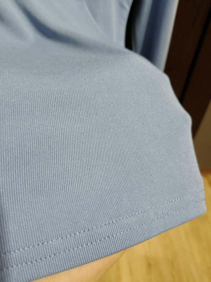 Лонгслив с акцентными рукавами