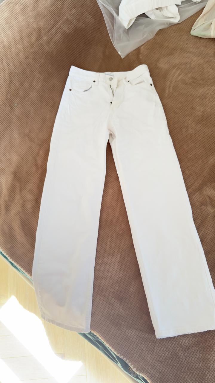 Белые джинсы Zara