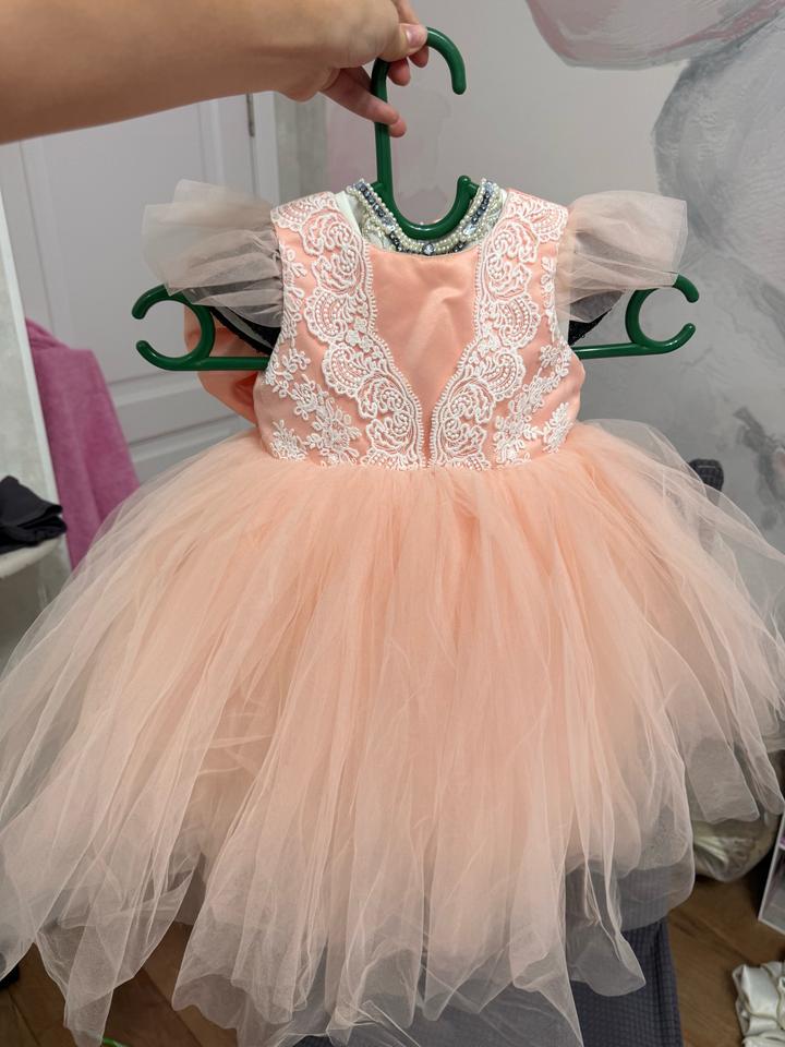 Персиковое платье