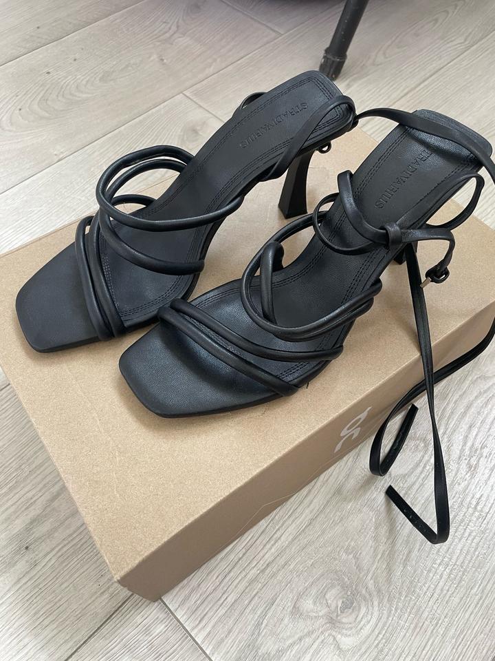 Босоножки Stradivarius