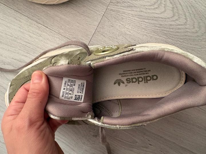 Кроссовки Adidas