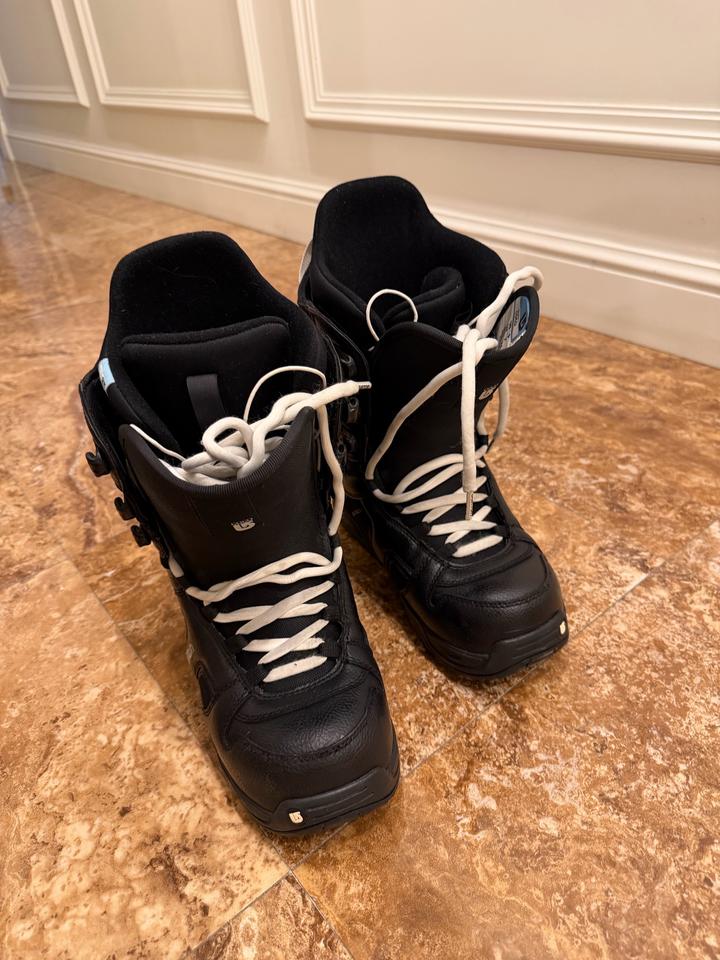 сноубордическин ботинки Burton