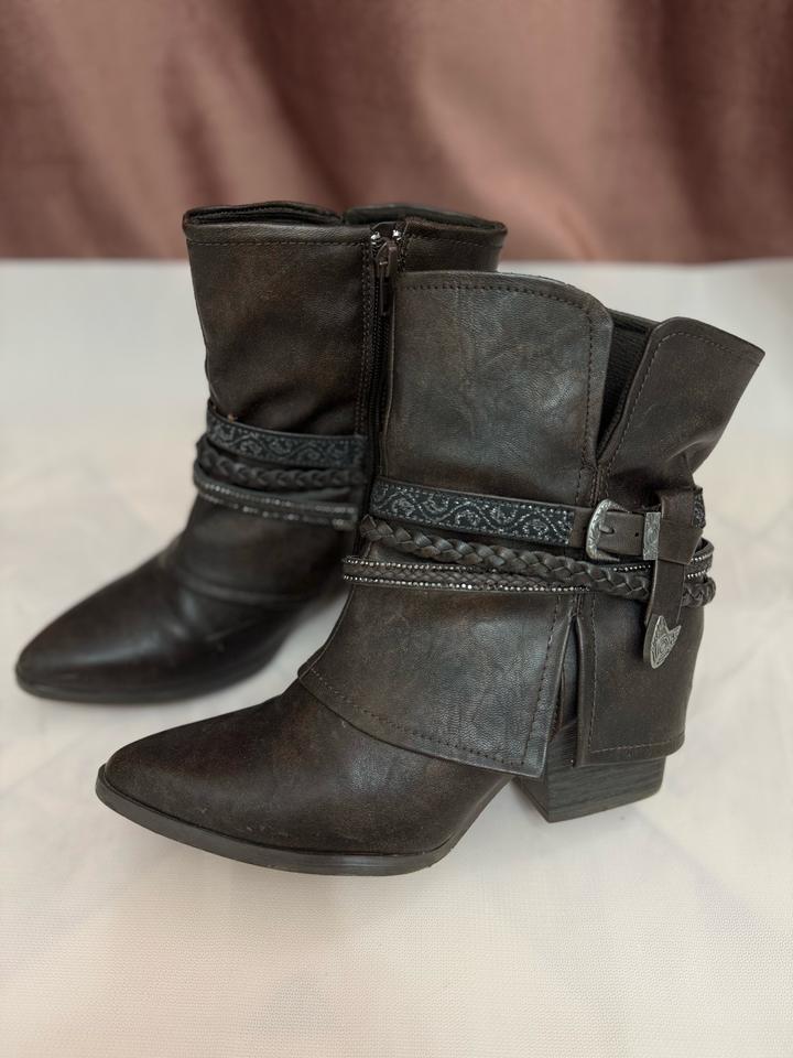 ОБУВЬ ЖЕНСКИЕ КАЗАКИ