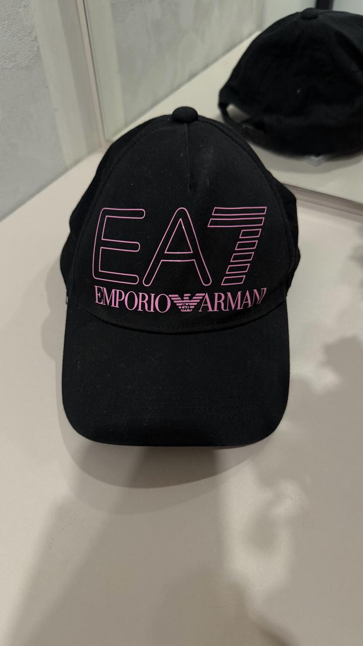 Чёрная кепка Emporio Armani