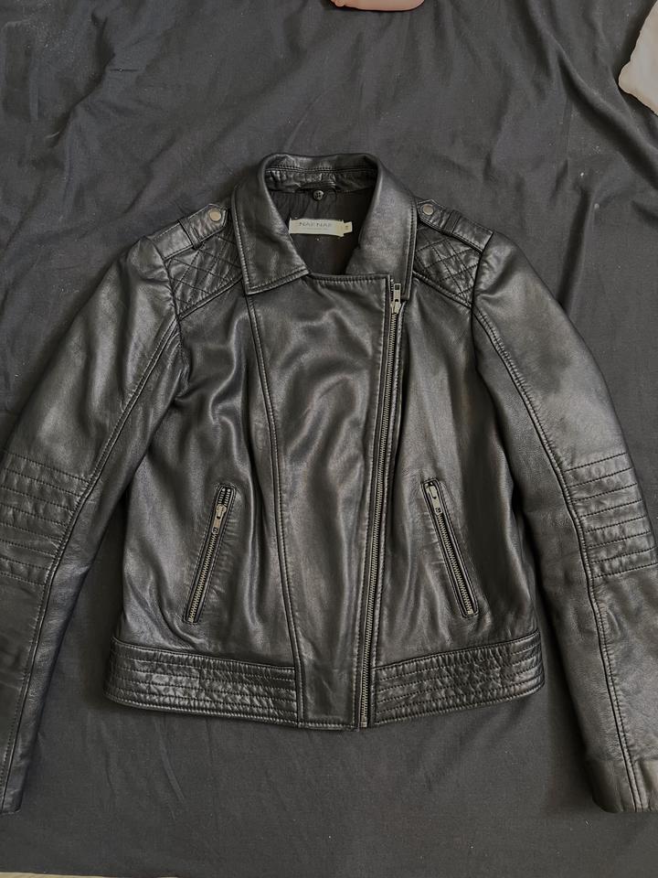 продаю кожаную куртку NAF NAF