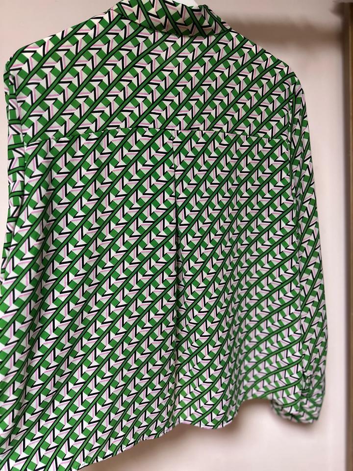 Яркая блуза Zara с геометричным принтом