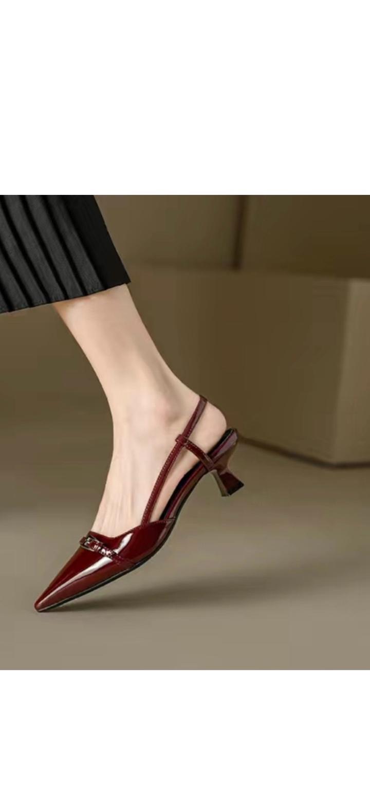 Продам туфельки 39р новые