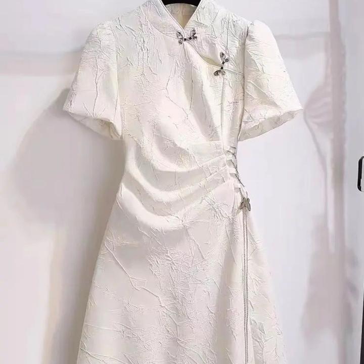 Платье в стиле ципао вместе с сумочкой