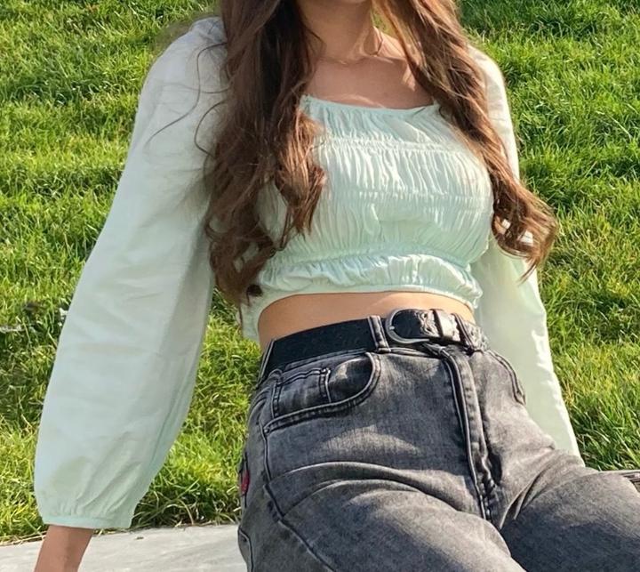 Топик фисташкового цвета