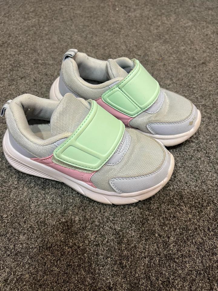 Кроссовки 27р