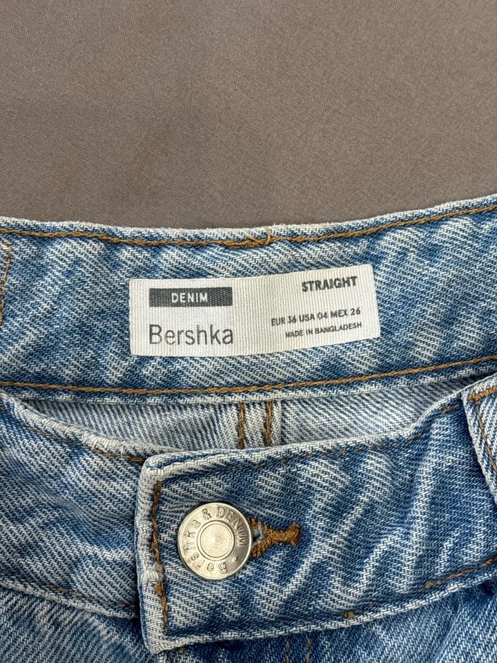 Джинсы Bershka
