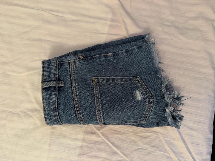 Джинсовые шорты