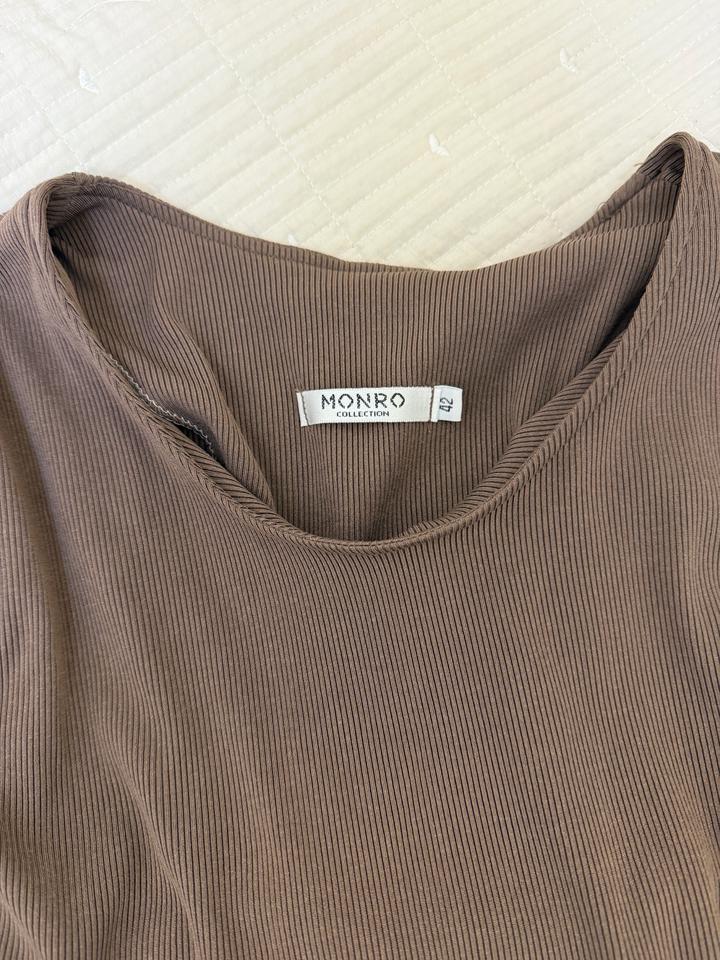 Коричневое платье Monro Collection