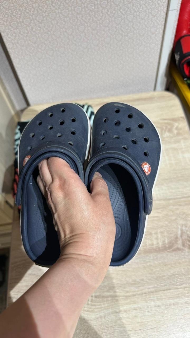 crocs