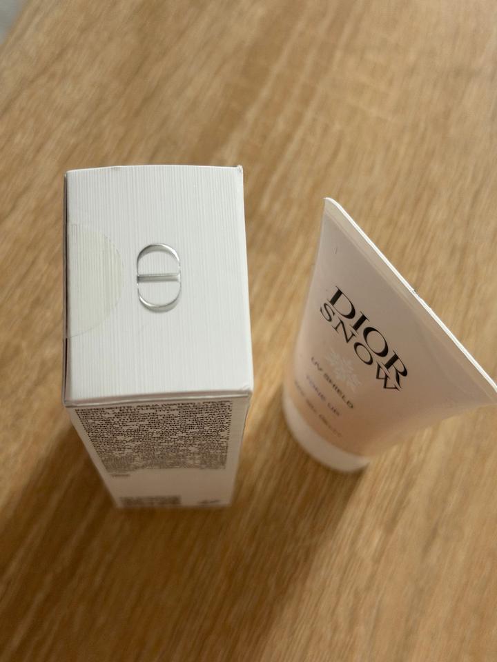 🌸 Dior Snow UV Shield Tone Up SPF 50+ PA+++ батч код имеется на фото , Оригинал