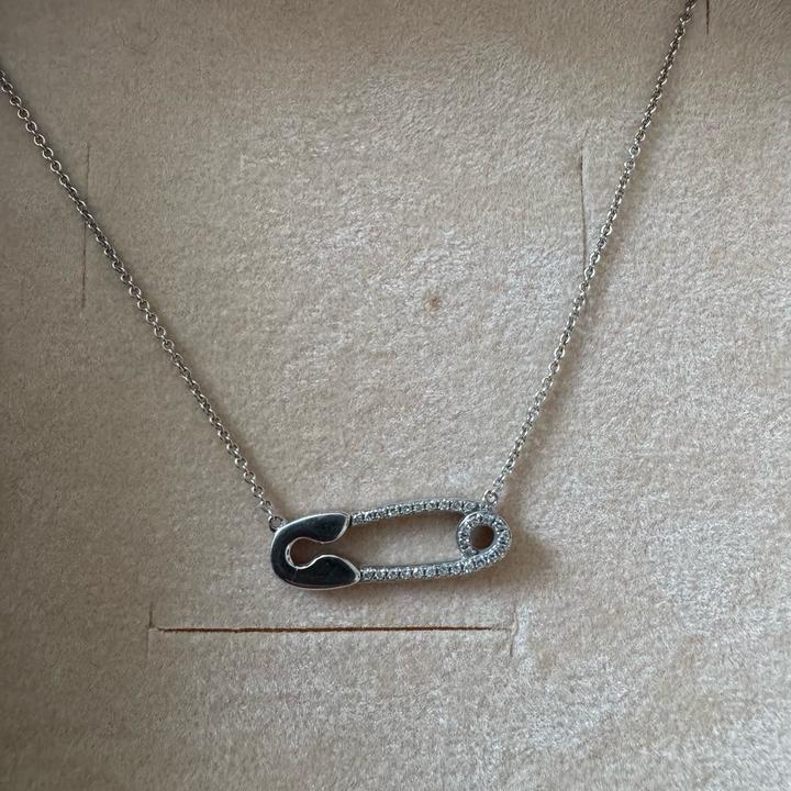 Колье из белого золота от Constella