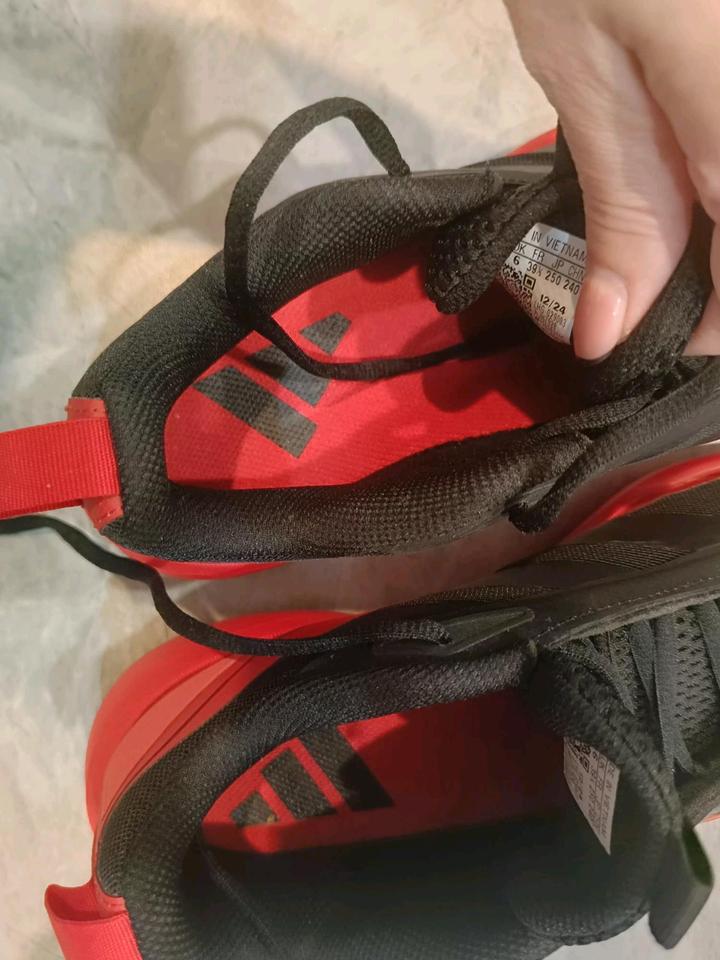 Кроссовки Adidas UK6 - 38 размер.