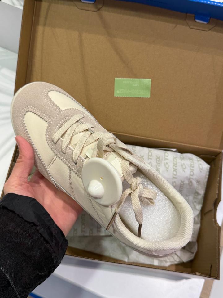 Кроссовки женские