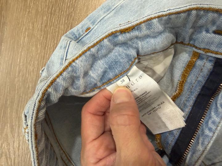 Голубые джинсы Sandro