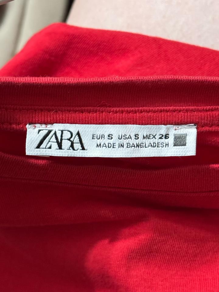 красная футболка Zara