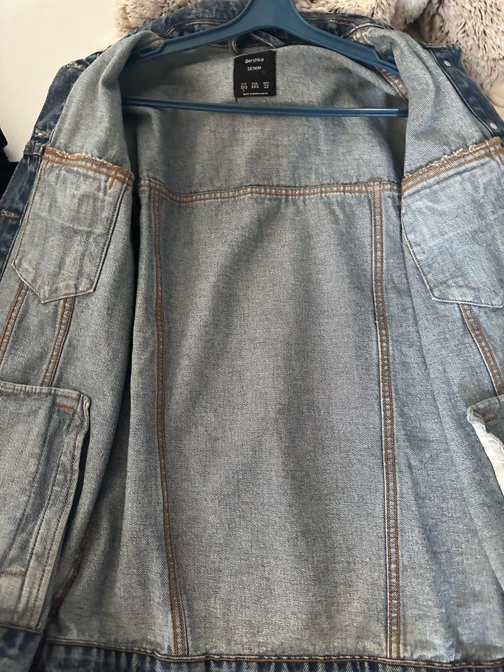 Дерзкая джинсовая куртка Bershka