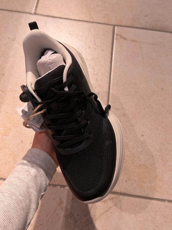 Женские кроссовки от Reebok