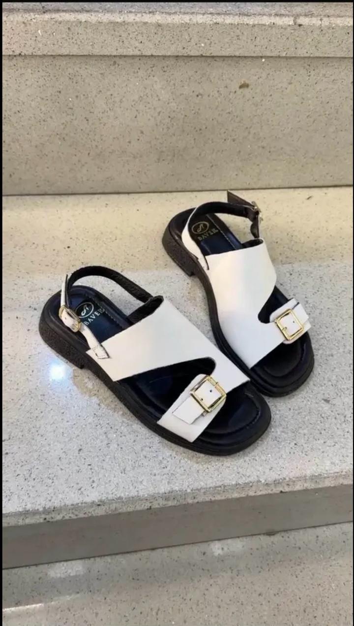 Белые сандали от Baver