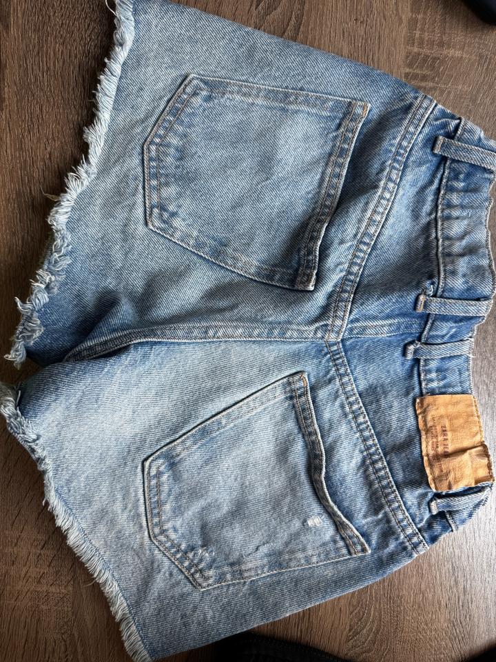 Шорты Zara