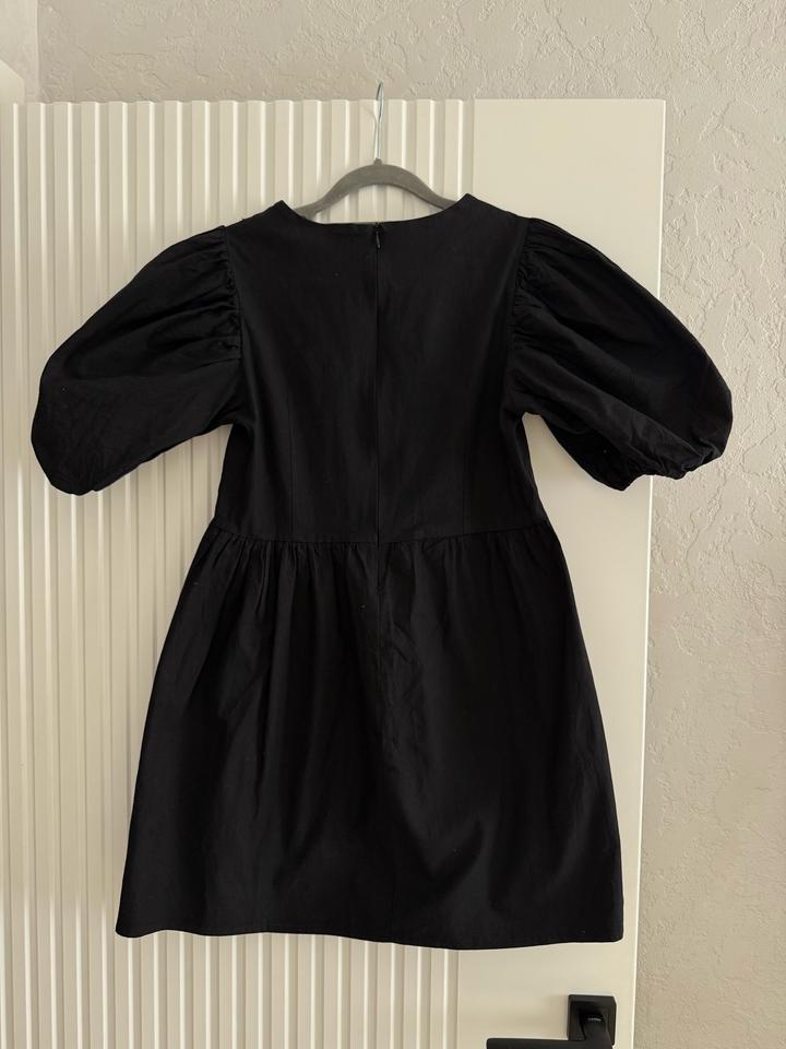 Черное платье