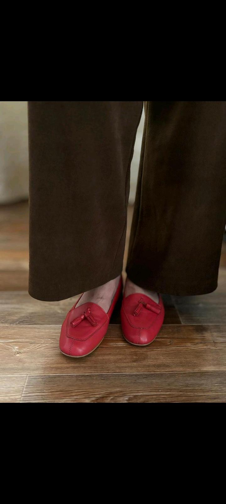Балетки кожаные,в отличном качестве и состоянии, в трендовом цвете