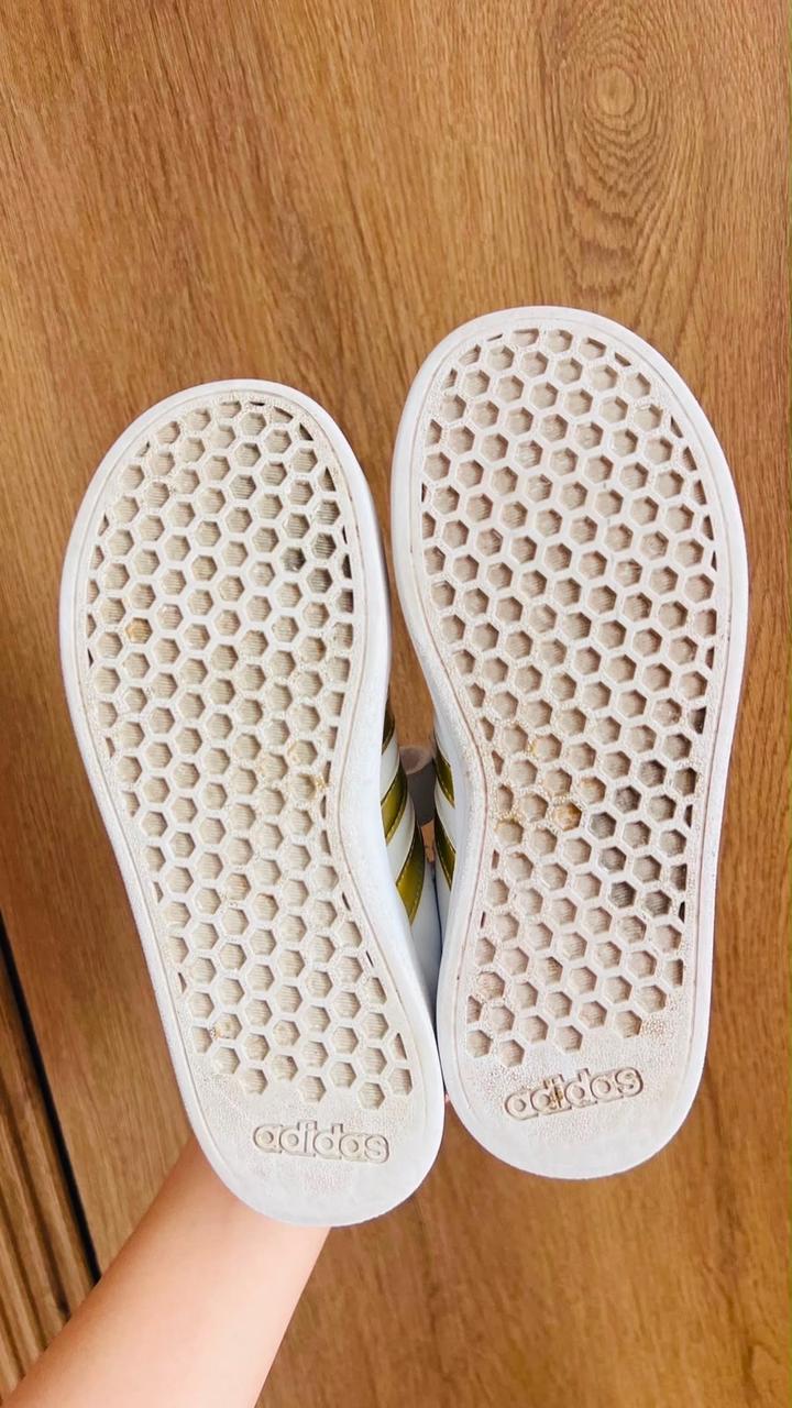 Кеды Adidas белые с золотыми полоскамиДетские кроссовки AdidasКроссовки Adidas о