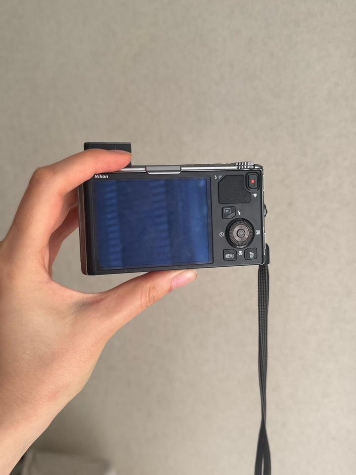 Nikon Coolpix S9500