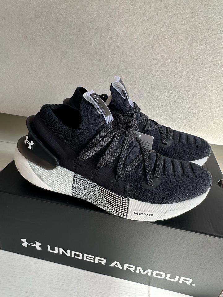 Женские кроссовки Under Armour