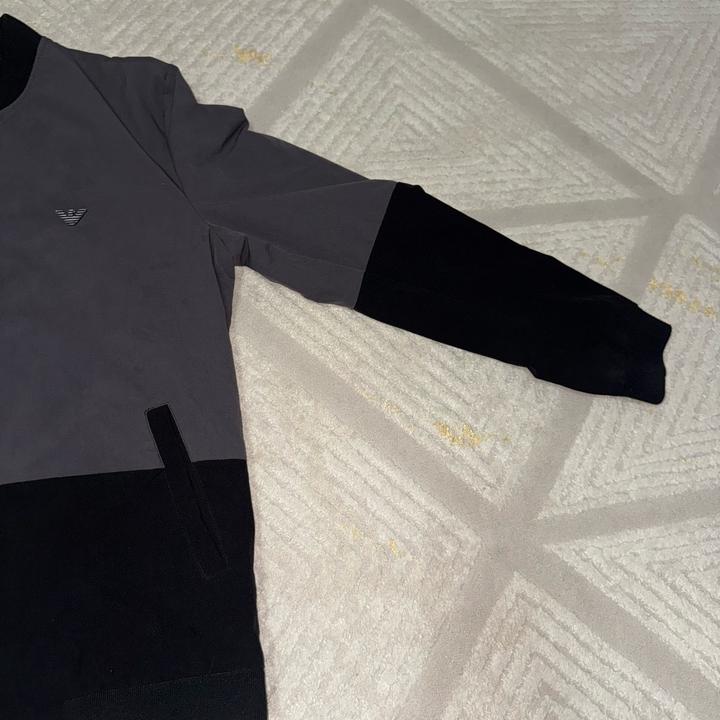 легкая курточка Armani