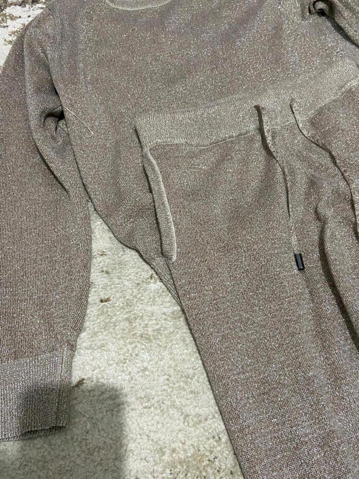 Стильный трикотажный костюм с люрексом