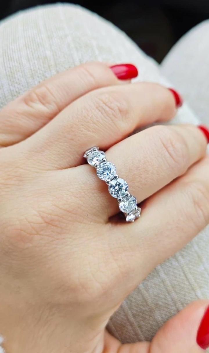 Кольцо дорожка с муассанитами