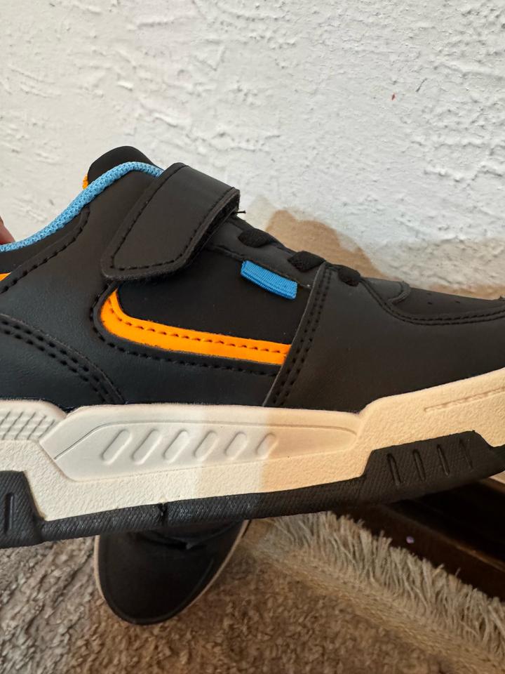 Кроссовки на липучке