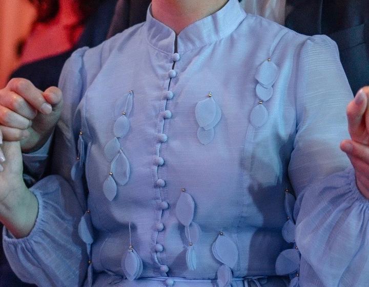 Голубое платье