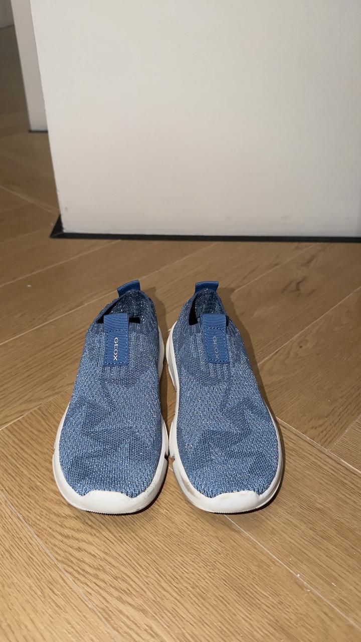 Продам детскую обувь