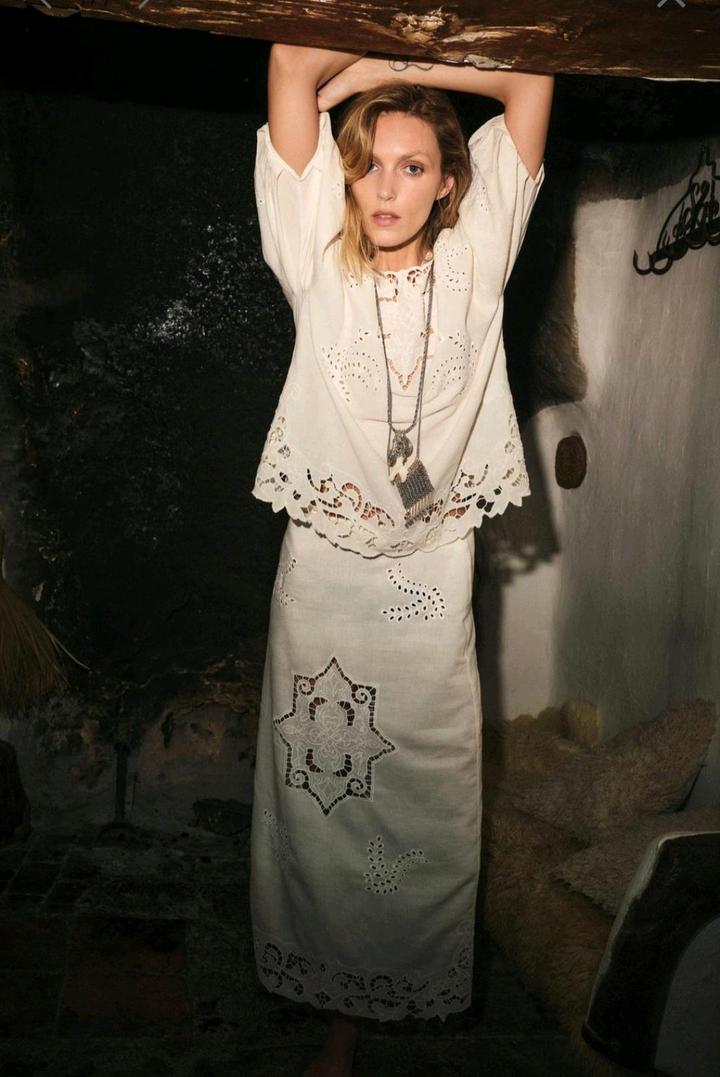 Блузка с ажурной вышивкой новая ZARA