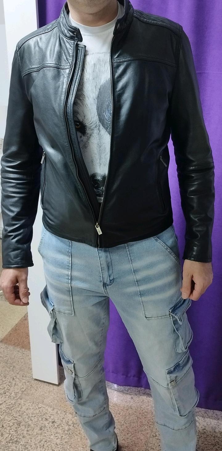 Кожаная куртка Massimo Dutti.