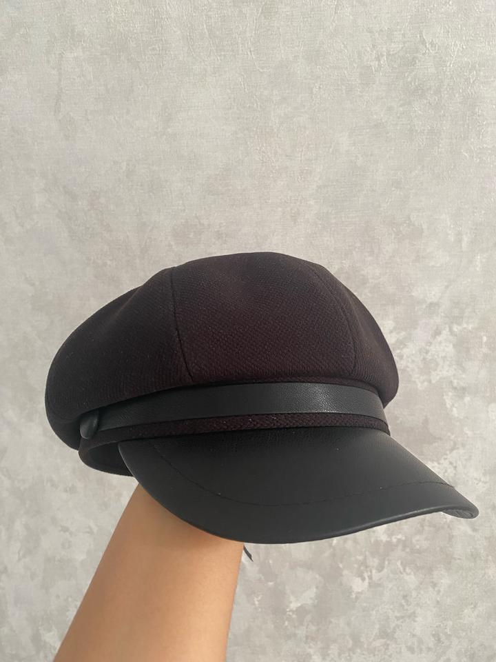 Черная кепка