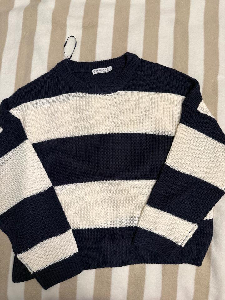 Легкий свитер stradivarius